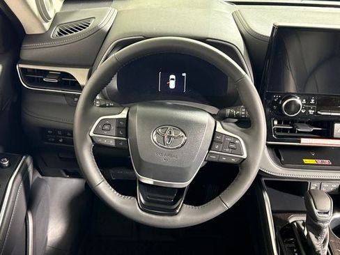 New 2026 Toyota Highlander Limited image 23