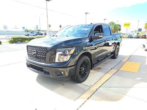 Used 2018 Nissan Titan SV w/ SV Convenience Package RWD image 8
