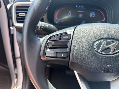 Used 2025 Hyundai Venue SEL FWD image 21