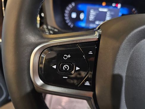 Certified 2023 Volvo XC60 B5 Ultimate AWD/4WD image 18