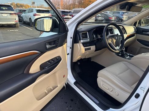 Used 2019 Toyota Highlander Limited image 10