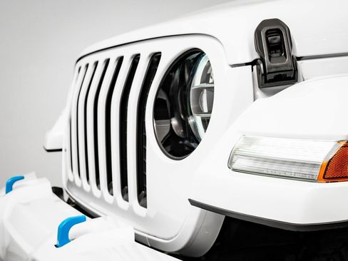 Used 2021 Jeep Wrangler Unlimited Sahara image 3