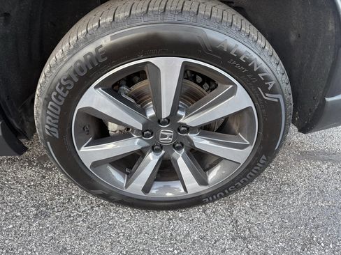 Used 2025 Honda Pilot Elite image 10