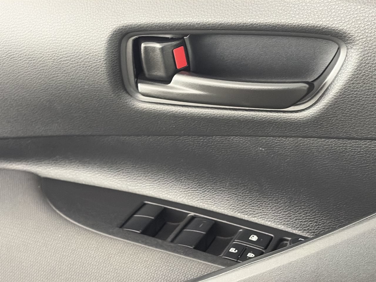 Used 2025 Toyota Corolla LE FWD image 18