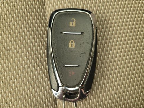 Used 2022 Chevrolet Traverse LS FWD image 32