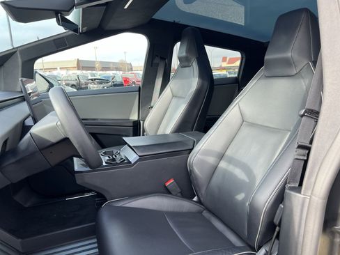 Used 2024 Tesla Cybertruck AWD Crew Cab image 13