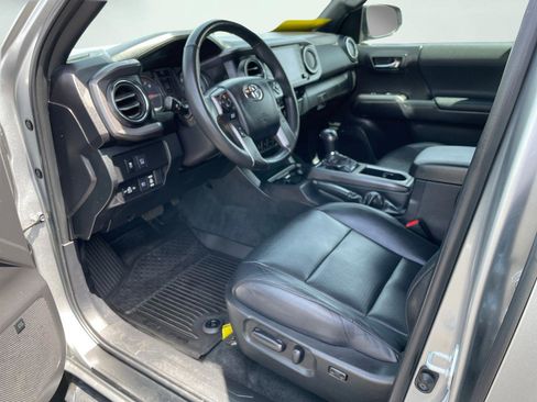 Certified 2023 Toyota Tacoma TRD Off-Road w/ TRD Premium Off Road Package AWD/4WD image 11