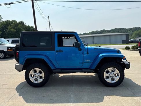Used 2015 Jeep Wrangler Sahara w/ Connectivity Group AWD/4WD image 15