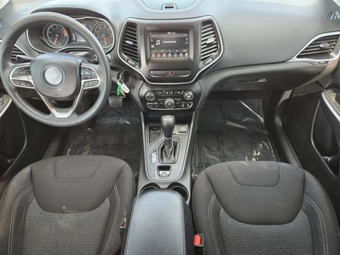 Used 2019 Jeep Cherokee Latitude w/ Popular Appearance Group FWD image 23
