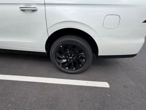 New 2025 Lincoln Navigator L Reserve w/ Jet Appearance Package image 8