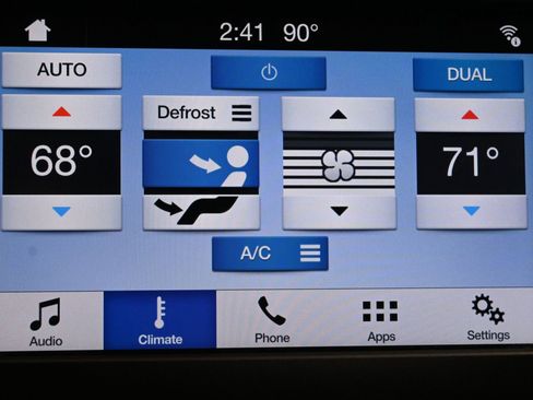 Used 2017 Ford Fusion SE w/ Equipment Group 201A FWD image 18