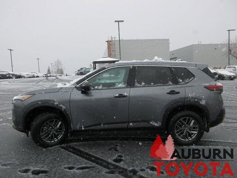 Used 2023 Nissan Rogue S image 8