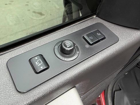 Used 2015 Ford F250 Lariat w/ Chrome Package image 32