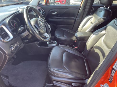 Used 2018 Jeep Renegade Latitude w/ Cold Weather Group image 5