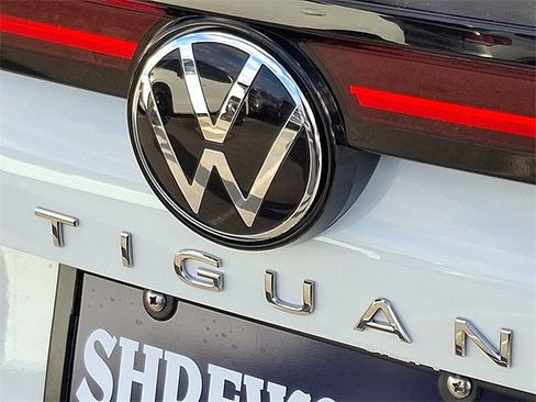 New 2026 Volkswagen Tiguan SE image 11