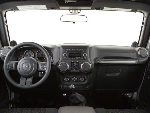 Used 2012 Jeep Wrangler Unlimited Sahara AWD/4WD image 8