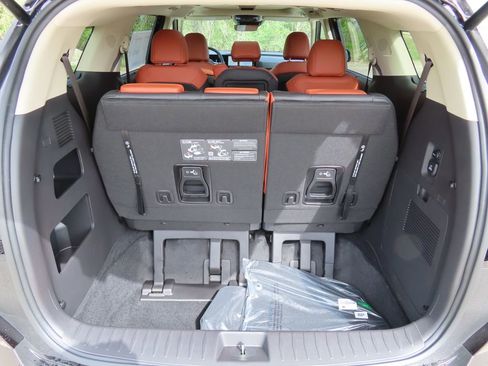 New 2026 Kia Carnival SX FWD image 18