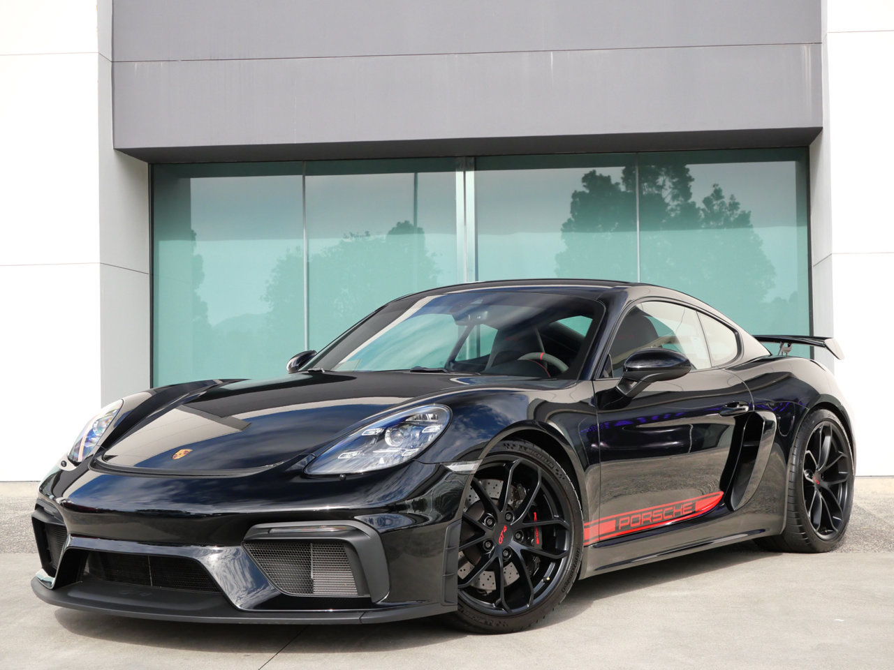 Used 2022 Porsche 718 Cayman GT4 RWD image 3