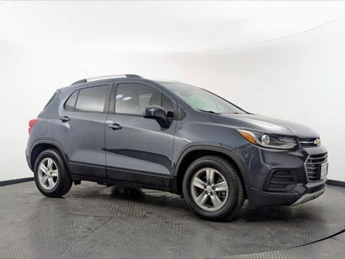 Used 2021 Chevrolet Trax LT w/ Premium Seat Package FWD image 11