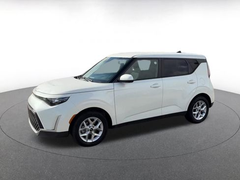 Used 2025 Kia Soul LX w/ LX Technology Package FWD image 6