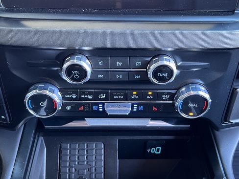 Used 2023 Ford F350 Platinum AWD/4WD image 29