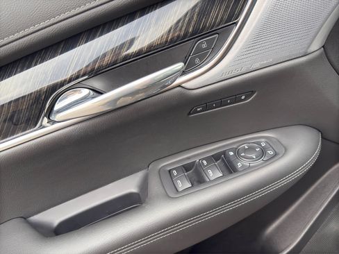 Used 2022 Cadillac XT6 Premium Luxury image 12