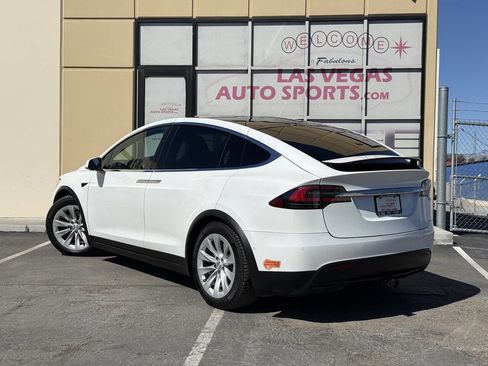 Used 2020 Tesla Model X image 10