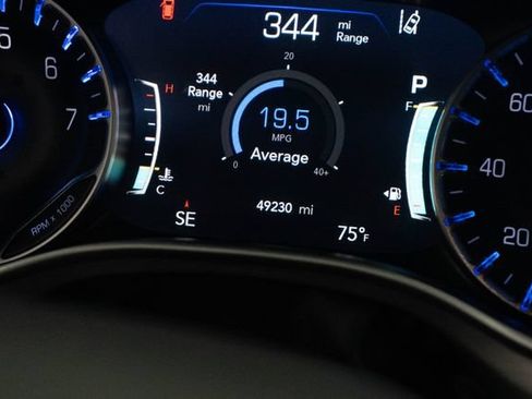 Used 2025 Chrysler Pacifica Select FWD image 5