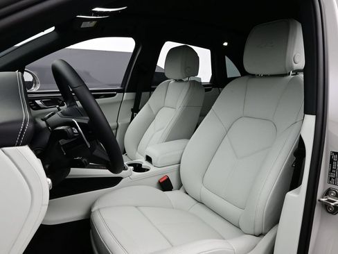 Certified 2026 Porsche Macan GTS AWD/4WD image 5