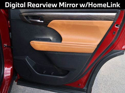 Used 2023 Toyota Highlander Platinum image 18