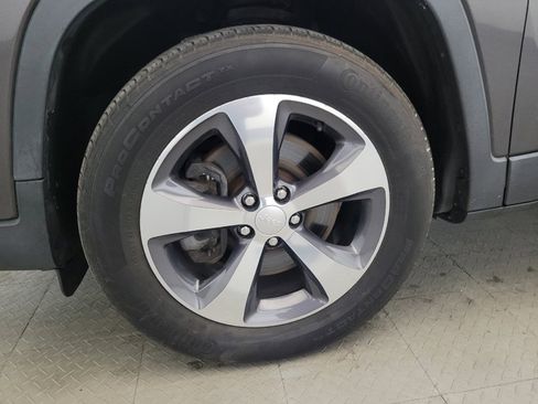 Used 2019 Jeep Cherokee Limited AWD/4WD image 31