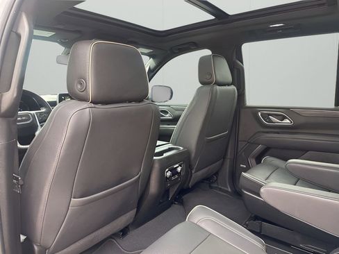 Certified 2022 GMC Yukon SLT w/ SLT Premium Package image 17