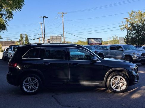 Used 2023 Mercedes-Benz GLB 250 4MATIC w/ Premium Package image 7