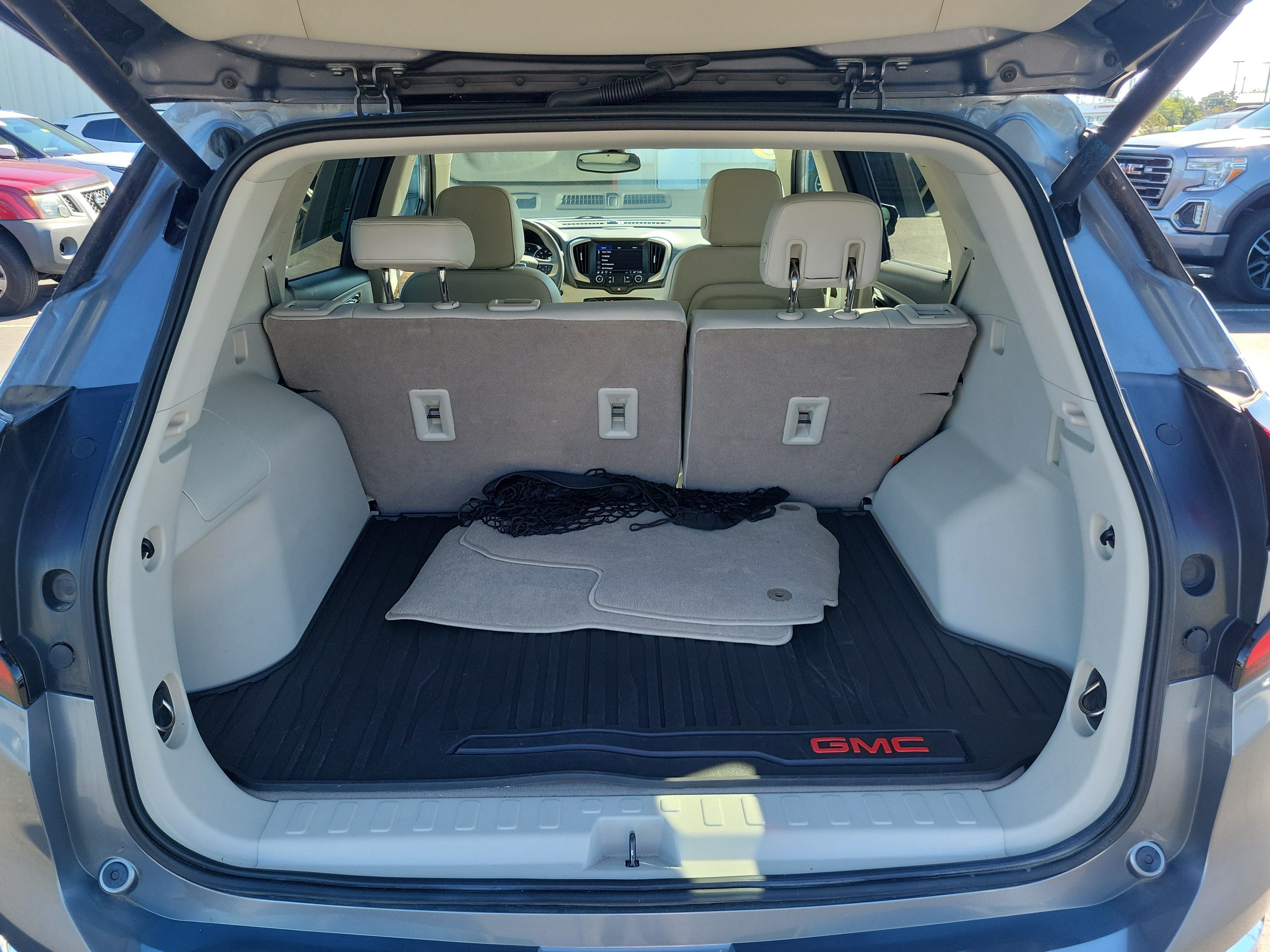 Used 2020 GMC Terrain Denali w/ Denali Premium Package FWD image 7