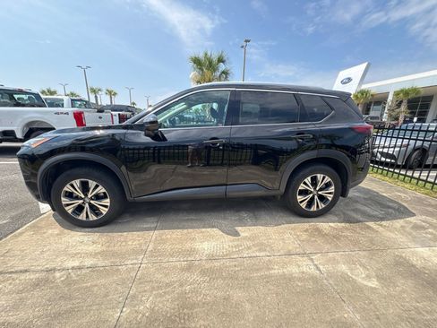 Used 2021 Nissan Rogue SV w/ Premium Package FWD image 3