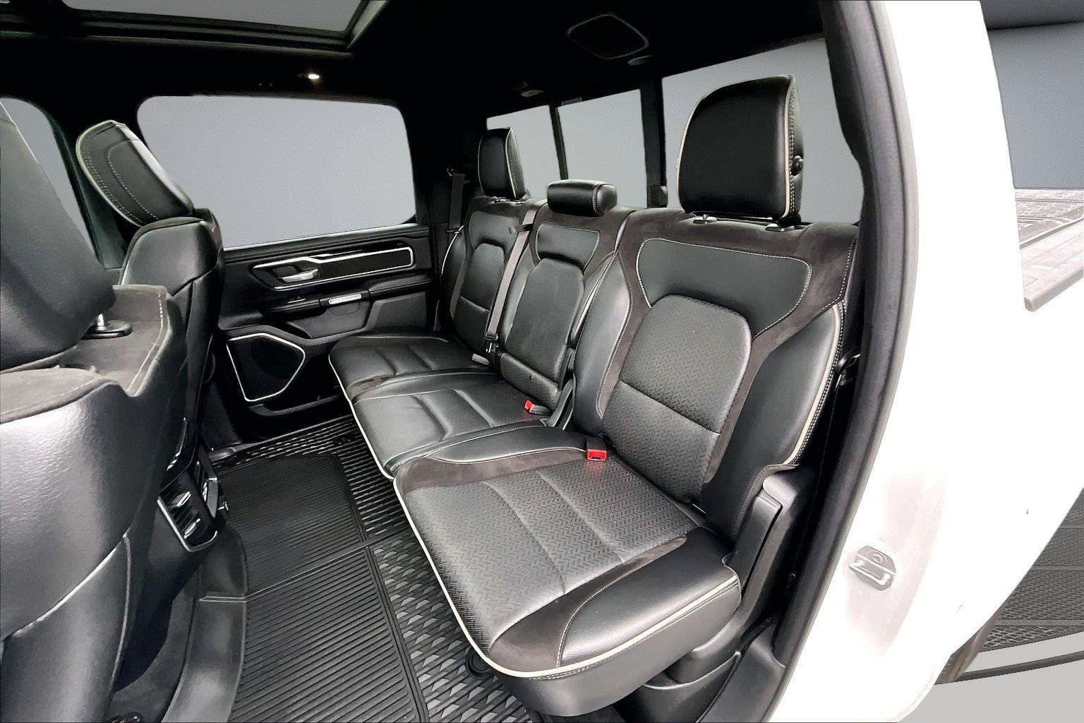Used 2020 RAM 1500 Laramie w/ Sport Appearance Package AWD/4WD image 24