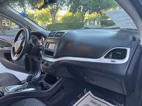 Used 2020 Dodge Journey SE image 12