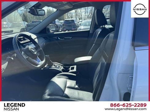 Used 2020 Nissan Rogue SL w/ Premium Package image 13