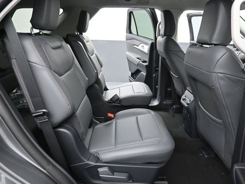 New 2026 Ford Explorer Active w/ Active Comfort Package image 10