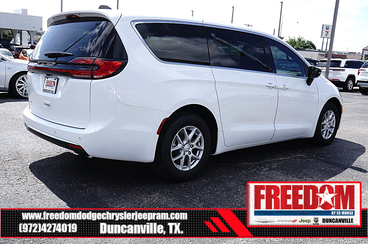 New 2027 Chrysler Pacifica Select w/ Family Tech Group FWD image 5