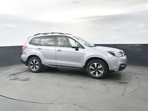 Used 2017 Subaru Forester 2.5i Limited w/ Popular Package #2 image 7