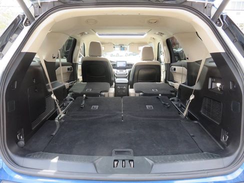 Used 2020 Ford Explorer XLT w/ Equipment Group 202A AWD/4WD image 32