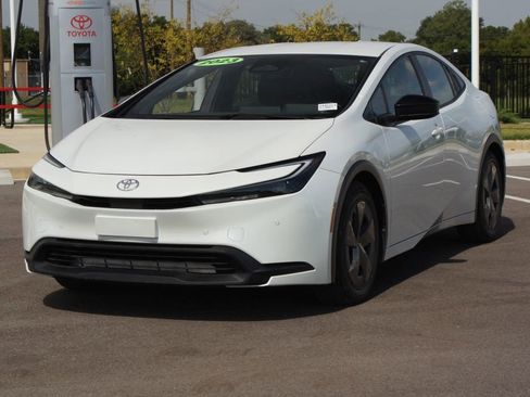 Used 2023 Toyota Prius LE image 21