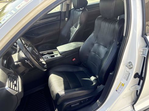Used 2018 Honda Accord Touring image 25