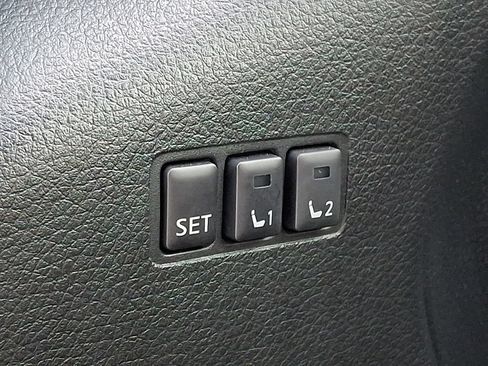 Used 2018 Nissan Rogue SL w/ Premium Package AWD/4WD image 28