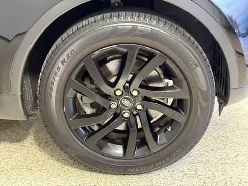 Used 2017 Land Rover Discovery SE AWD/4WD image 9