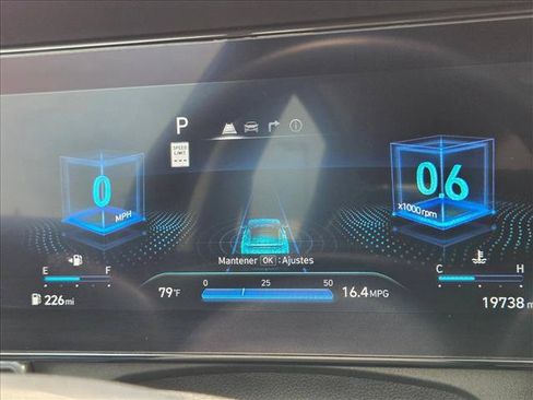 Used 2025 Hyundai Elantra SEL FWD image 11