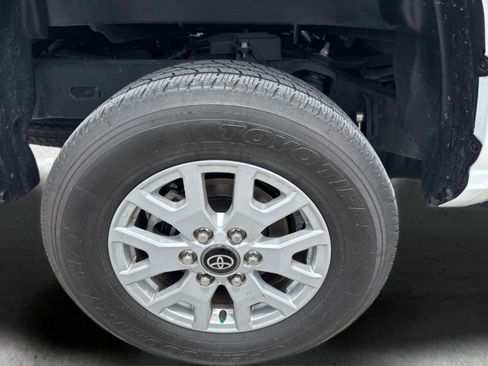 Used 2024 Toyota Tacoma SR5 AWD/4WD image 39