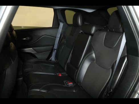 Used 2020 Jeep Cherokee Limited AWD/4WD image 31