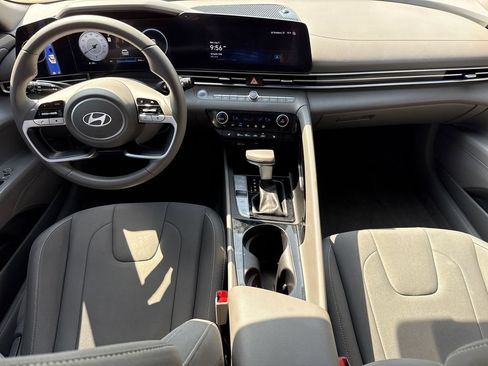 Used 2024 Hyundai Elantra SEL w/ Convenience Package FWD image 10